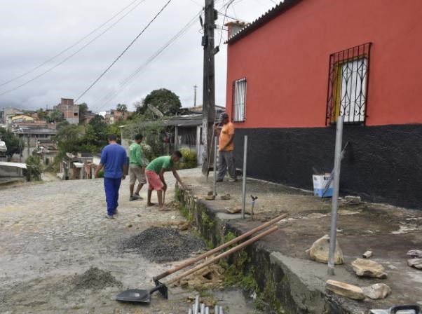 Camacã: Rua Nossa Senhora do Socorro ganha corrimão de seguranç